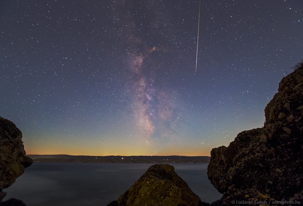 Just after moonrise on August 12 this grain of cosmic sand fell by the sea, its momentary flash part of the annual Perseid Meteor Shower. To create the Perseid meteors, dust along the orbit of periodic comet Swift-Tuttle is swept up by planet Earth. The cometary debris plows through the atmosphere at nearly 60 kilometers per second and is quickly vaporized at altitudes of 100 kilometers or so. Perseid meteors are often bright and colorful, like the one captured in this sea and night skyscape. Against starry sky and faint Milky Way the serene view looks south and west across the Adriatic Sea, from the moonlit Dalmatian coast toward the island of Brac.