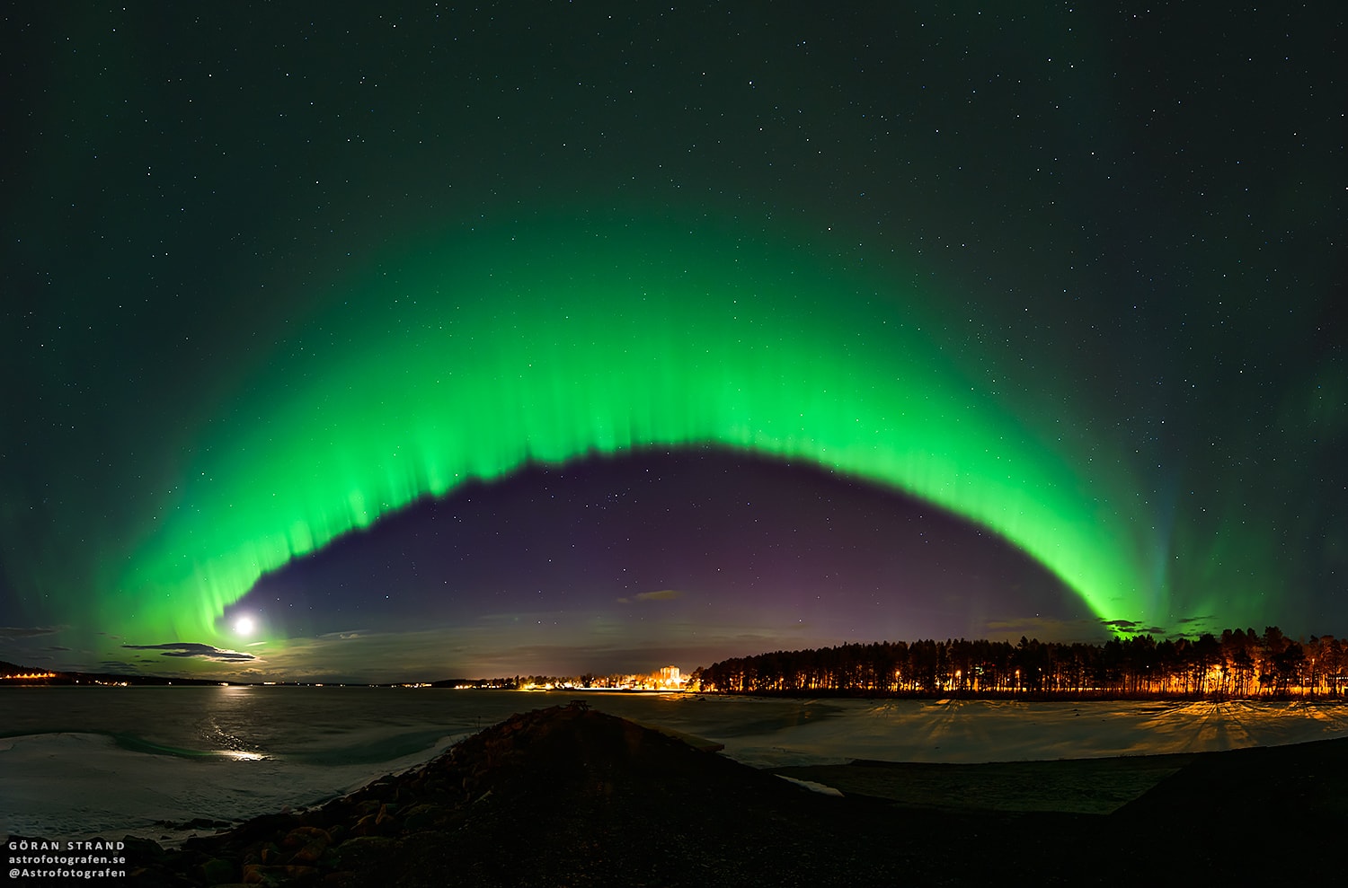 It was bright and green and stretched across the sky. This striking aurora display was captured in 2016 just outside of Östersund, Sweden. Six photographic fields were merged to create the featured panorama spanning almost 180 degrees.  Particularly striking aspects of this aurora include its sweeping arc-like shape and its stark definition.  Lake Storsjön is seen in the foreground, while several familiar constellations and the star Polaris are visible through the aurora, far in the background.  Coincidently, the aurora appears to avoid the Moon visible on the lower left.  The aurora appeared a day after a large hole opened in the Sun's corona allowing particularly energetic particles to flow out into the Solar System.  The green color of the aurora is caused by oxygen atoms recombining with ambient electrons high in the Earth's atmosphere.