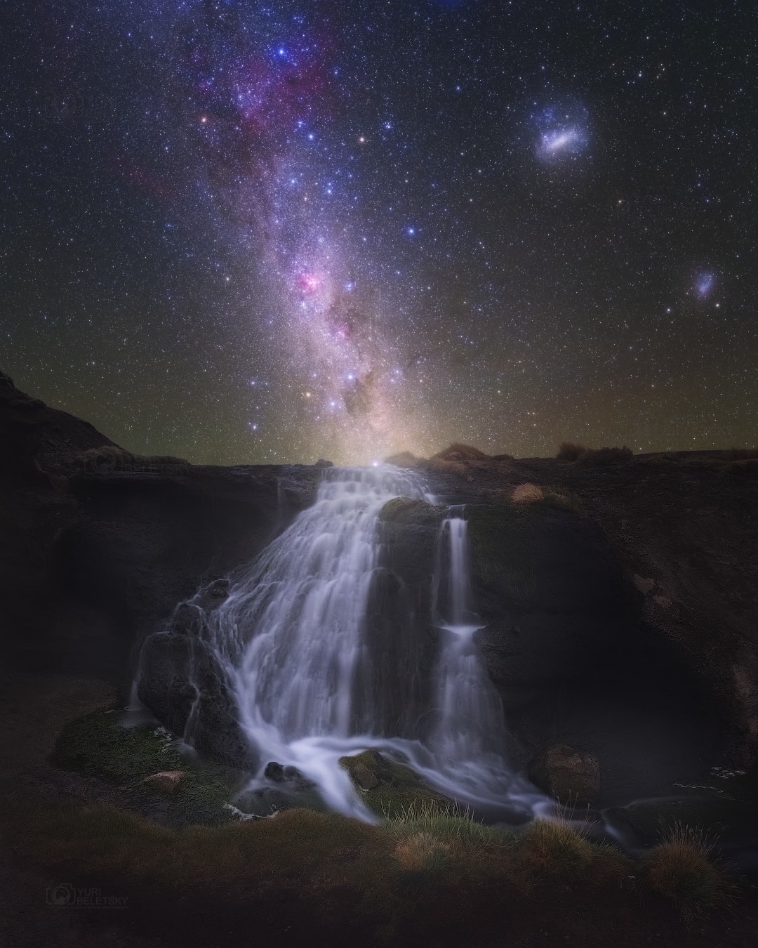 It can be the driest place on planet Earth, but water still flows in Chile's Atacama desert, high in the mountains. After discovering this small creek with running water, the photographer returned to the site to watch the Milky Way rise in the dark southern skies, calculating the moment when Milky Way and precious flowing water would meet. In the panoramic night skyscape, stars and nebulae immersed in the glow along the Milky Way itself also shared that moment with the Milky Way's satellite galaxies the Large and Small Magellanic clouds above the horizon at the right. Bright star Beta Centauri is poised at the very top of the waterfall. Above it lies the dark expanse of the Coalsack nebula and the stars of the Southern Cross.