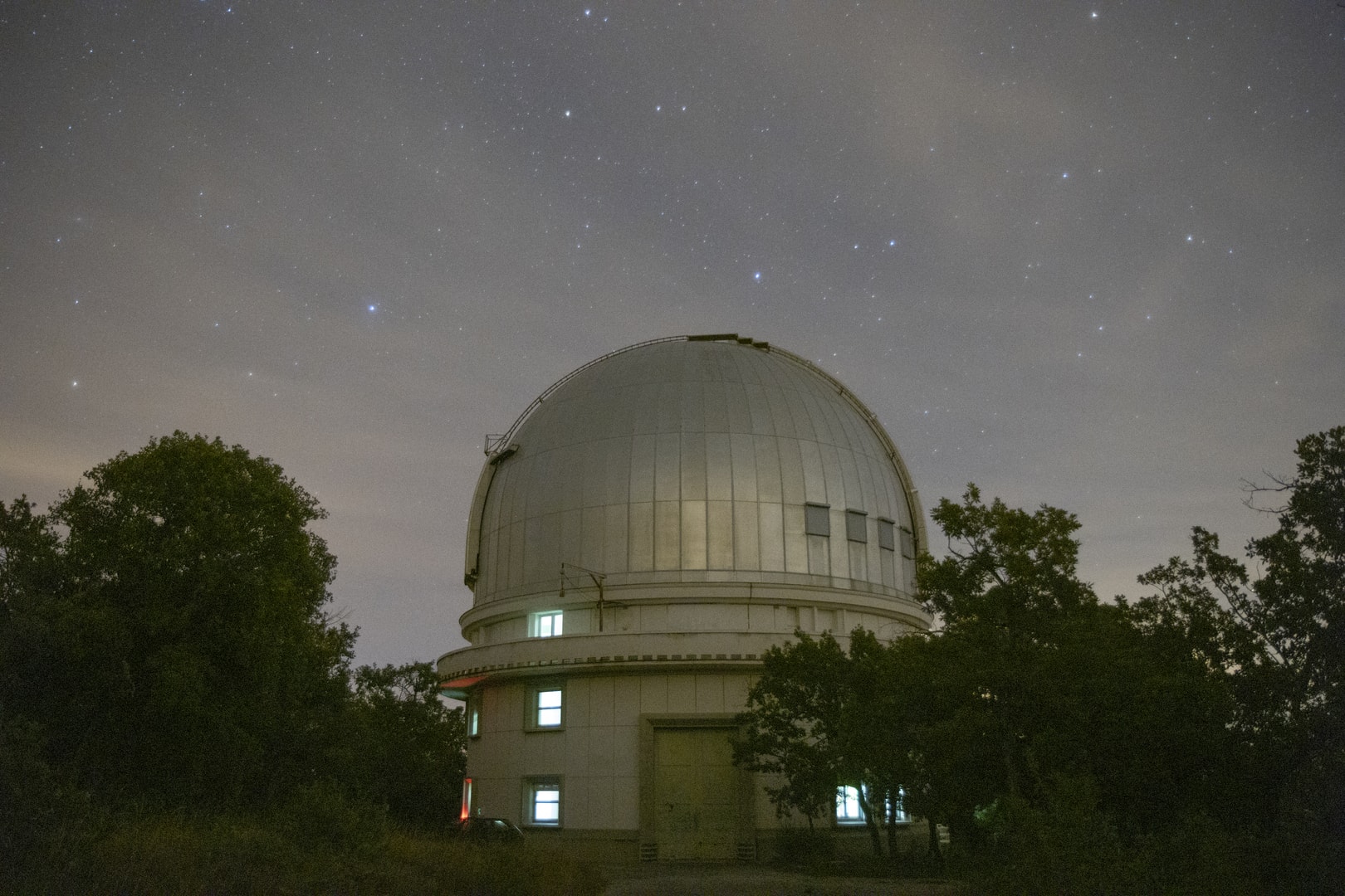 It's only 50 light-years to 51 Pegasi. That star's position is indicated in this snapshot from August, taken on a hazy night with mostly brighter stars visible above the dome at Observatoire de Haute-Provence in France. Twenty-six years ago, in October of 1995, astronomers Michel Mayor and Didier Queloz announced a profound discovery made at the observatory. Using a precise spectrograph they had detected a planet orbiting 51 Peg, the first known exoplanet orbiting a sun-like star. Mayor and Queloz had used the spectrograph to measure changes in the star's radial velocity, a regular wobble caused by the gravitational tug of the orbiting planet. Designated 51 Pegasi b, the planet was determined to have a mass at least half of Jupiter's mass and an orbital period of 4.2 days, making it much closer to its parent star than Mercury is to the Sun. Their discovery was quickly confirmed and Mayor and Queloz were ultimately awarded the Nobel Prize in physics in 2019. Now recognized as the prototype for the class of exoplanets fondly known as hot Jupiters, 51 Pegasi b was formally named Dimidium, latin for half, in 2015. Since its discovery, over 4,000 exoplanets have been found.